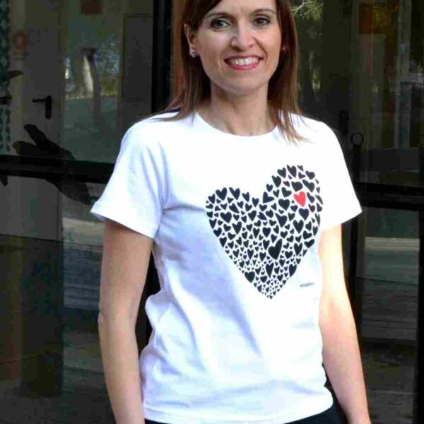 camiseta orgánica blanca corazones strambotica meetbio