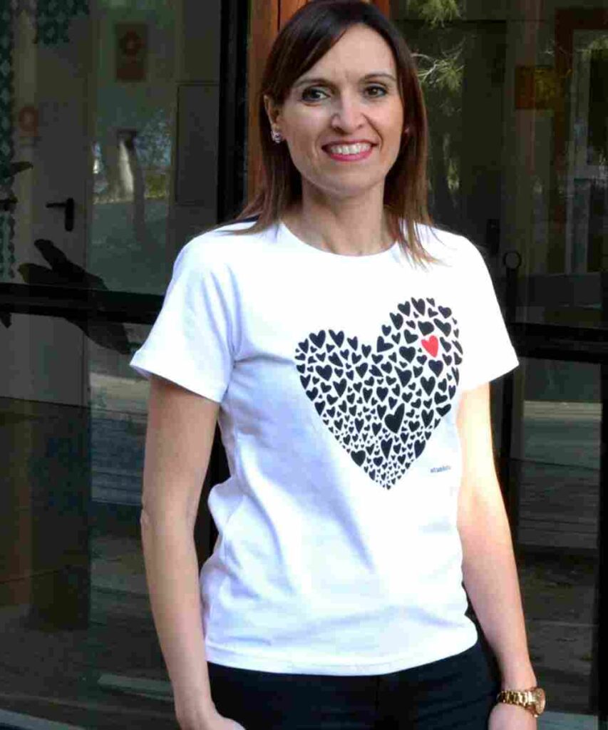 camiseta orgánica blanca corazones strambotica meetbio