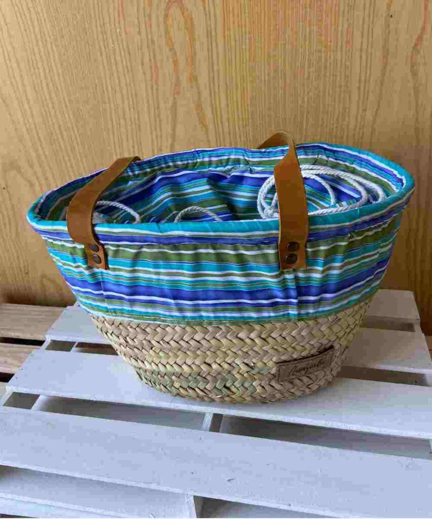 capazo bolso artesanal de paja con estampado verde azul