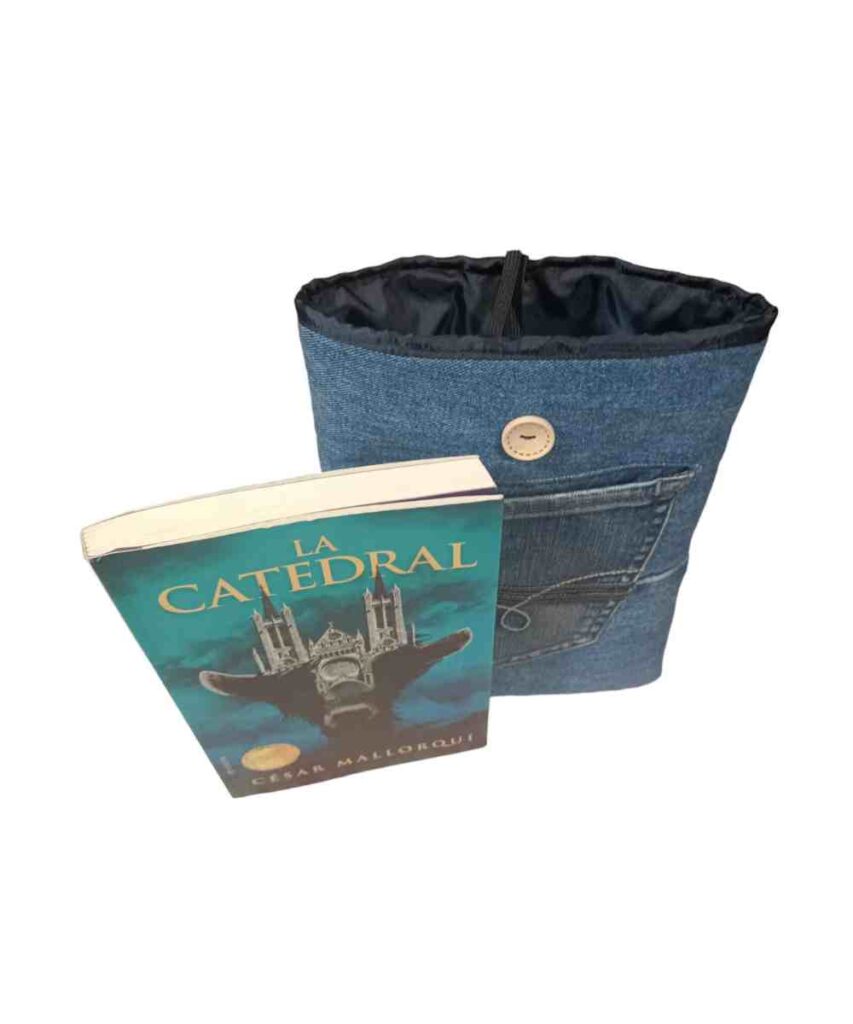 Funda para libros artesanal Anajorlu. Conciencia ecológica y estilo en el ecosistema MeetBIO